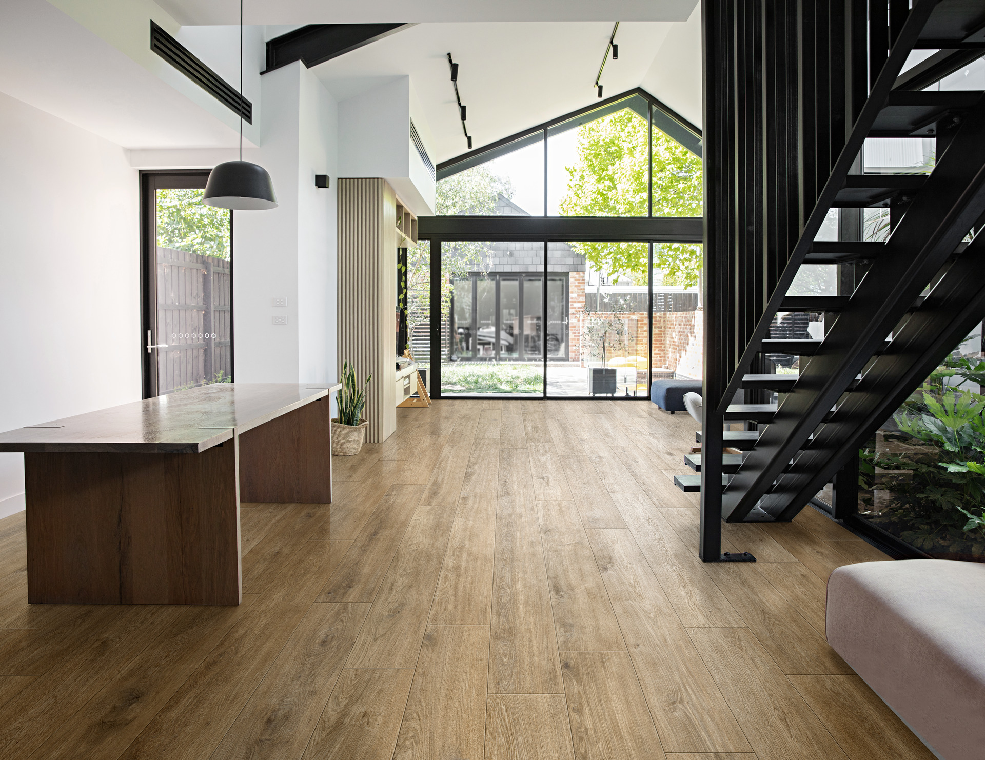 Wood-effect tiles: natural warmth, lasting performance and easy care