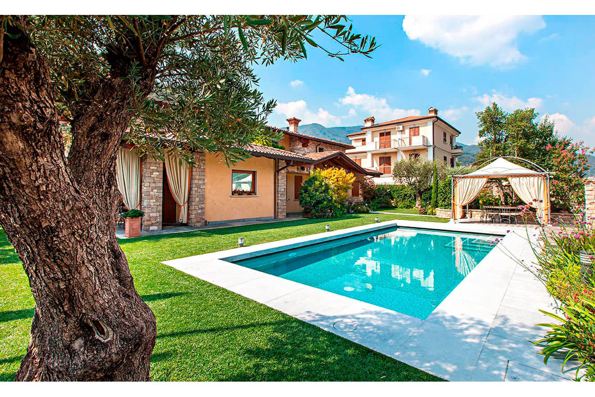 2560 A Pool