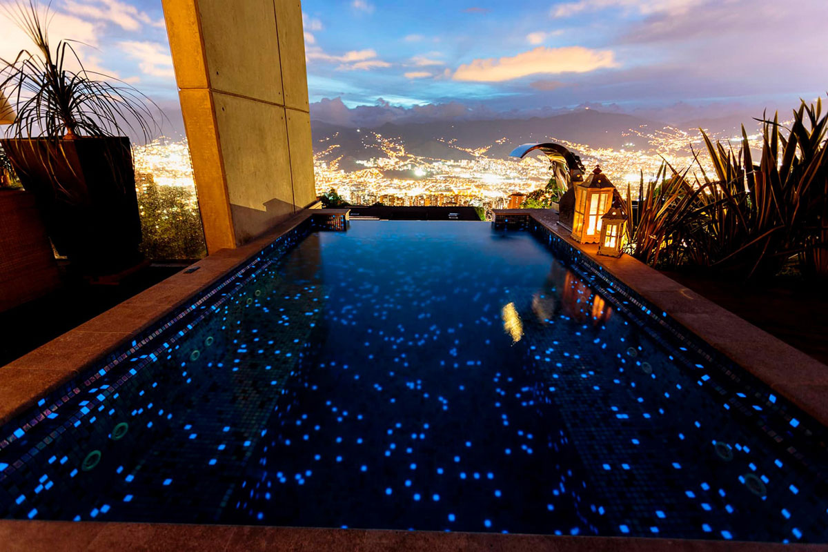 Delphinus Pool