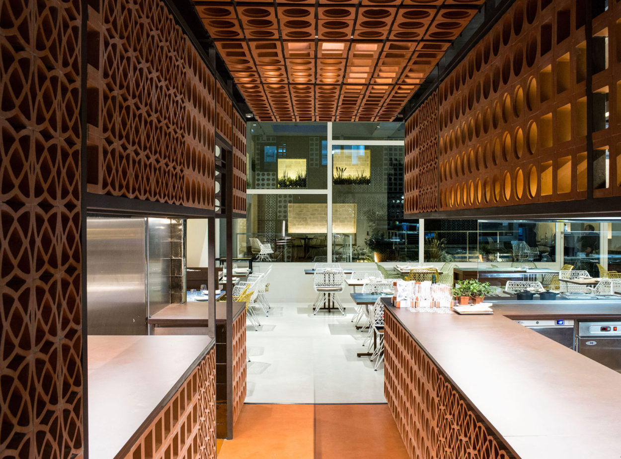 08 Ceramica Ferres Celosias Proyecto Restaurante Disfrutar 01 1250x923